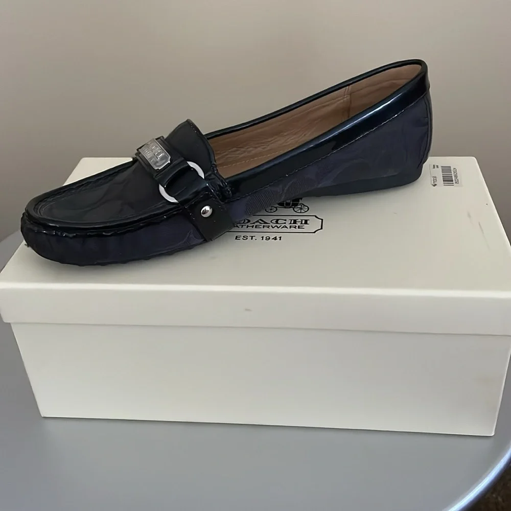 Coach - Picture 3 of 6